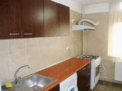 Mobilier de bucatarie, masina de spalat, aragaz, chiuveta