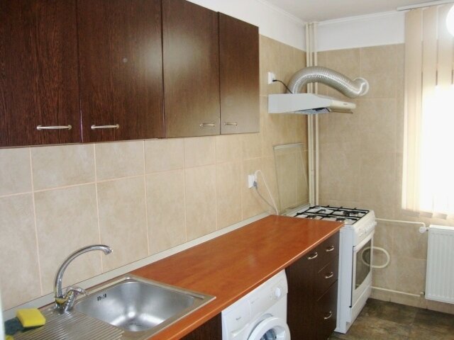Mobilier de bucatarie, masina de spalat, aragaz, chiuveta